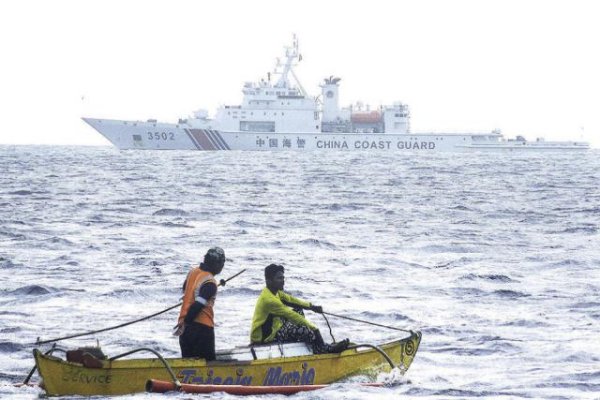 摩根证券 菲舰深夜“冲礁”被锁死，中方三舰强插编队，补给计划当场瓦解